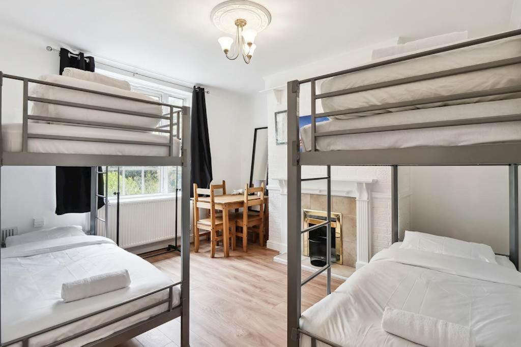 Aplacetostay Central London Apartment, Zone 1 Car Exterior photo